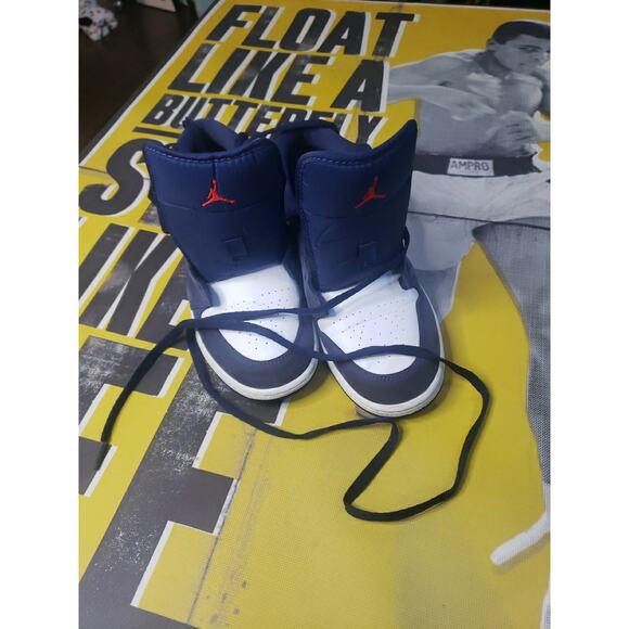 Jordans Boy's Air 1 Mid SE Sneakers Size 7 - Picture 1 of 8